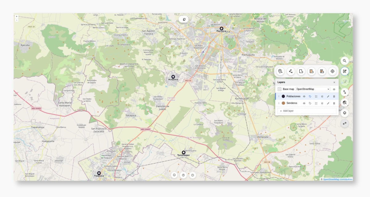 Aplicación web de mapas desarrollada por NFO Systems: mapa de la región de Pachuca con puntos de poblaciones y senderos, y el panel de capas abierto
